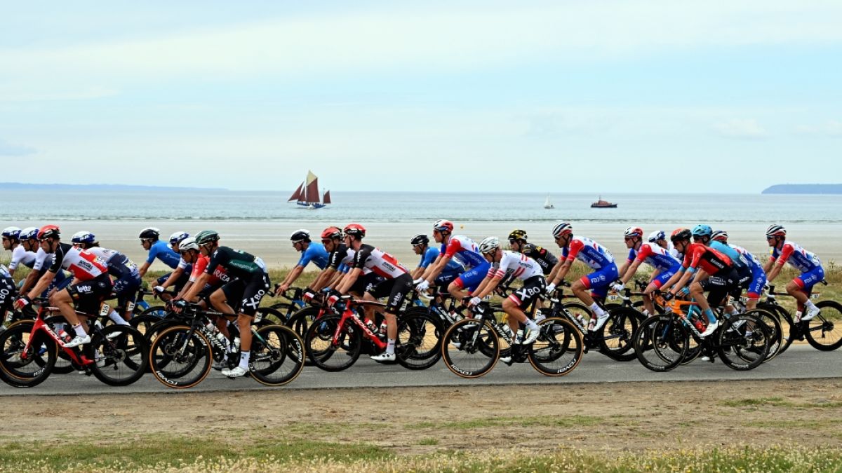 Auf der ersten Etappe der 108. Tour de France ist es zu einem schweren Massencrash gekommen. (Foto)