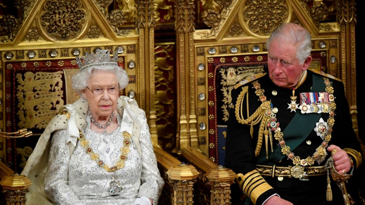 Mit einer pompösen Krönung könnte Prinz Charles den Zorn des Volkes auf sich ziehen. (Foto)