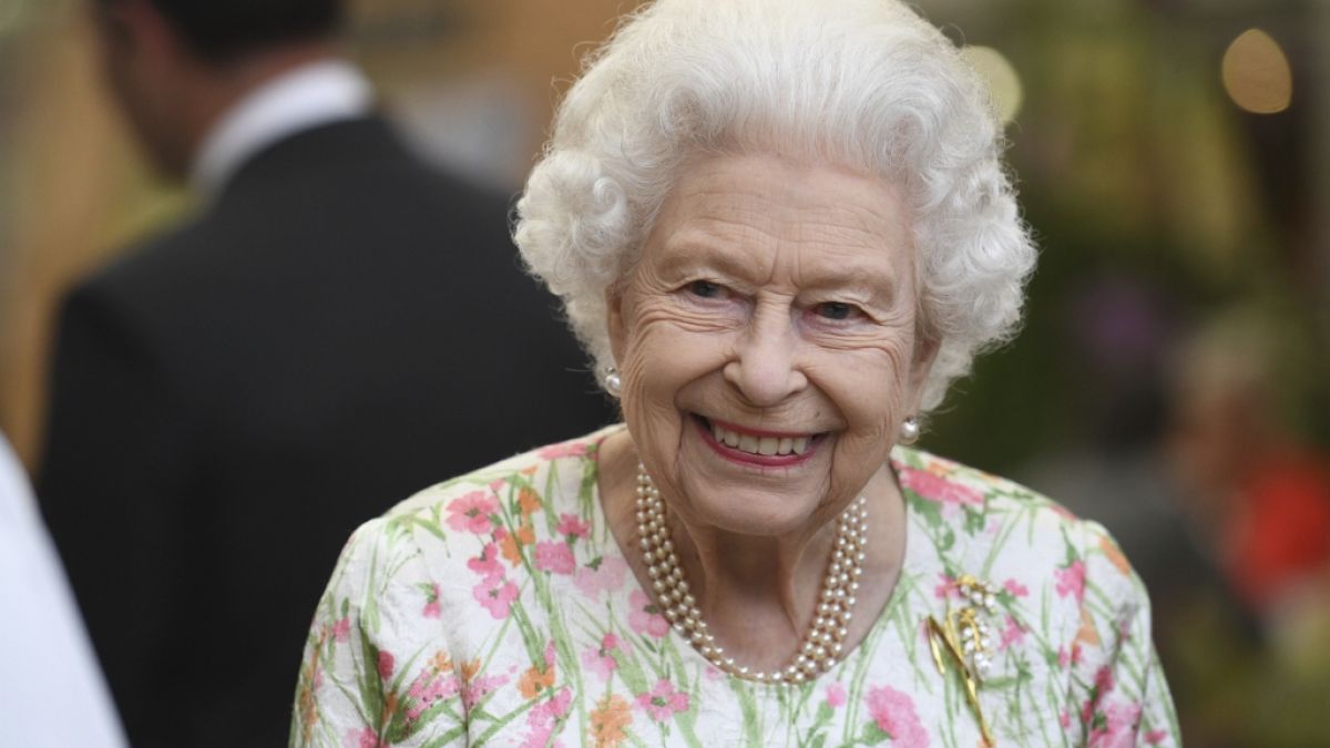 Queen Elizabeth II. im Dauerstress: Den 60. Geburtstag ihrer Ex-Schwiegertochter Prinzessin Diana kann die Königin aufgrund anderer Verpflichtungen nicht mitfeiern. (Foto)
