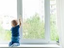 Offene Fenster können für kleine Kinder zu einer tödlichen Gefahr werden (Symbolbild). (Foto)