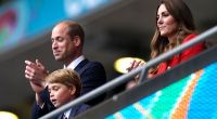 Vater und Sohn beim Fußball: Prinz George (7) durfte das EM-Achtelfinale zwischen England und Deutschland mit Papa Prinz William und Mama Kate Middleton live verfolgen.
