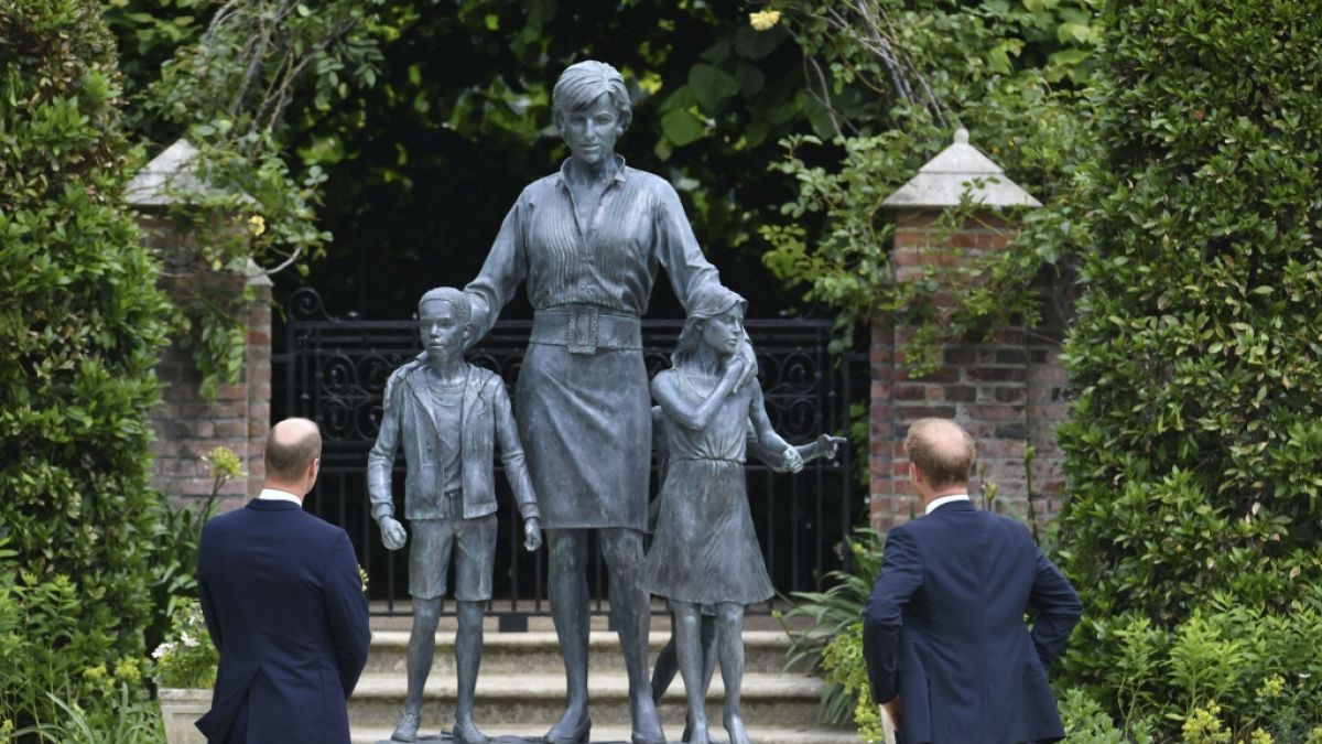Prinz William und Prinz Harry haben am Donnerstag eine Statue zu Ehren ihrer Mutter Prinzessin Diana enthüllt. (Foto)