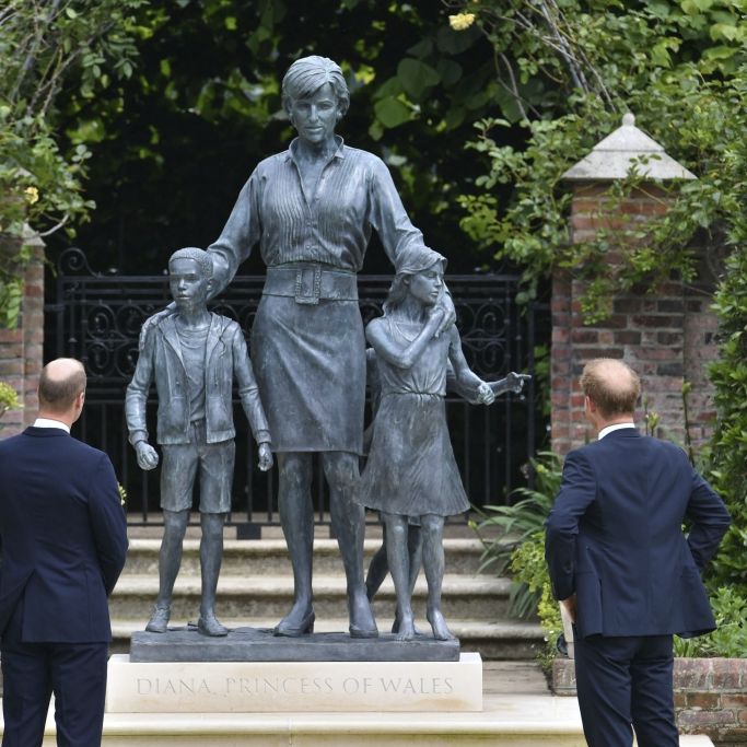 "Zu männlich, absolut abscheulich!" Royal-Fans spotten über Statue (Foto)