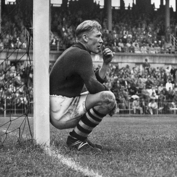 So wurde aus dem verhassten Nazi eine unsterbliche Fußball-Legende (Foto)