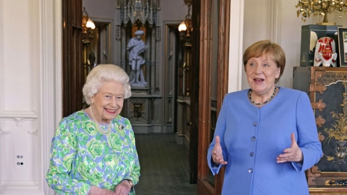Die Nachrichten des Tages auf news.de: Nach der Privataudienz bei der Queen verspottet das Netz die Kanzlerin. (Foto)