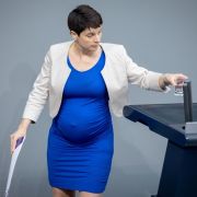 Frauke Petry nimmt schwanger bei einer Bundestagssitzung im Jahr 2019 teil.