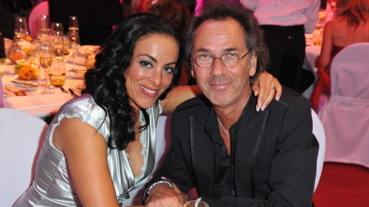 Hugo Egon Balder mit seiner Ex-Freundin Sabah Meller bei der Aftershowparty des Deutschen Fernsehpreises 2009. (Foto)