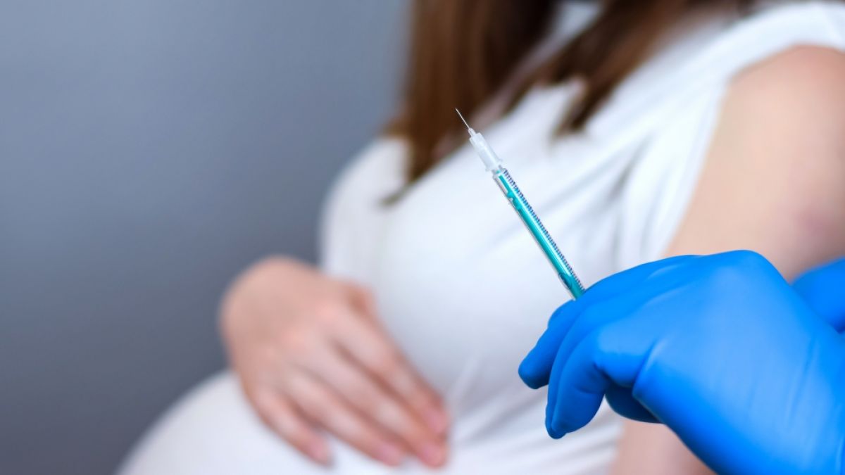 Eine Impfung gegen das Coronavirus kann werdende Mütter und ungeborene Babys vor ernsthaften Komplikationen bewahren. (Foto)