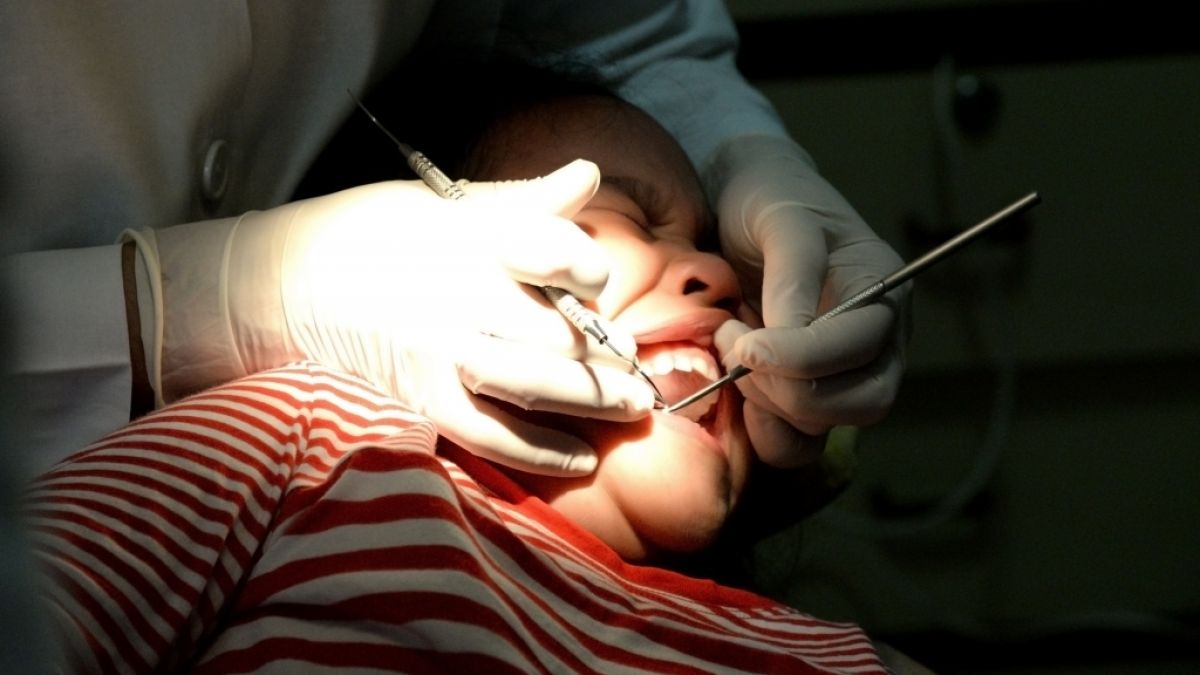 Ein kleiner Junge aus dem US-Bundesstaat Kansas ist bei einer Routinebehandlung beim Zahnarzt gestorben (Symbolbild). (Foto)