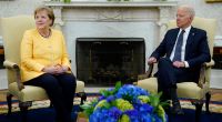 Bundeskanzlerin Angela Merkel (CDU, l) bei einem Gespräch mit US-Präsident Joe Biden im Oval Office des Weißen Hauses.