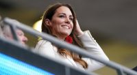Royals-Fans wollen hinter diesem strahlenden Lächeln von Kate Middleton ein süßes Geheimnis erkannt haben: Wird die Herzogin von Cambridge wieder Mutter?
