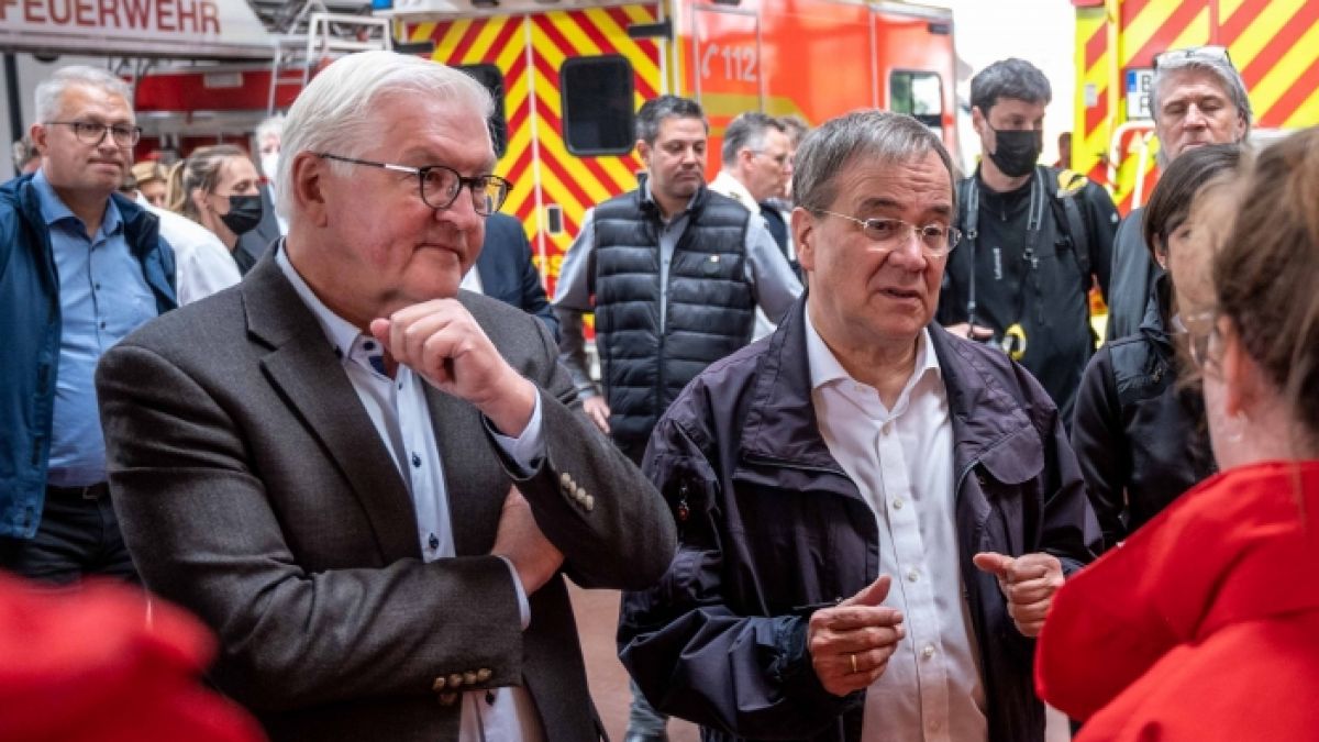 Frank-Walter Steinmeier und Armin Laschet zu Besuch bei den Flut-Opfern. (Foto)