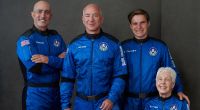 Jeff Bezos fliegt am Jahrestag der ersten Mondlandung mit drei weiteren Menschen ins All.