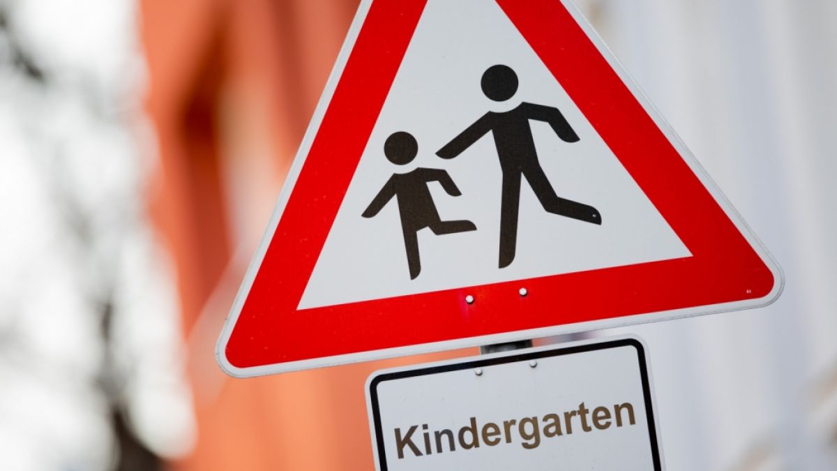 Ein kleiner Junge, der aus einem Kindergarten in Oberfranken ausgerissen ist, wurde ertrunken in einem Wasserbecken gefunden (Symbolbild). (Foto)