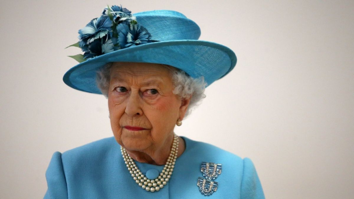 Queen Elizabeth II. hat die Faxen dicke: Prinz Harry hat den Bogen endgültig überspannt. (Foto)