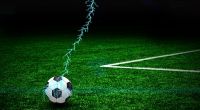 Ein neunjähriger Junge ist beim Fußballspielen von einem Blitz getroffen und getötet worden (Symbolbild).