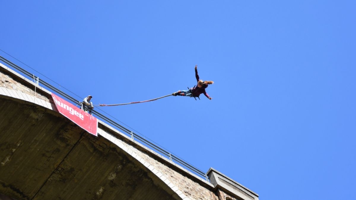 Eine junge Frau ist in Kolumbien beim Bungee Jumping gestorben. (Foto)