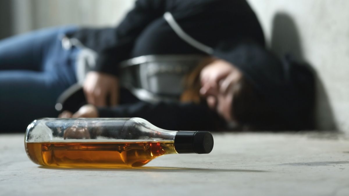 Eine 15-Jährige wurde in England von einem Vergewaltiger mit Drogen und Alkohol gefügig gemacht und missbraucht (Symbolbild). (Foto)