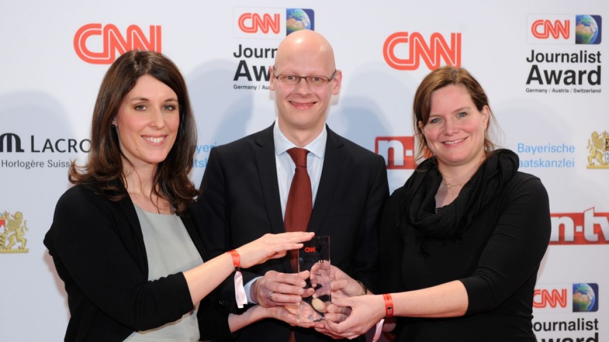 Die Gewinner des CNN Journalist Award 2013 in der Kategorie TV, Anne-Kathrin Thüringer (l-r), Matthias Deiß und Eva Müller. (Foto)
