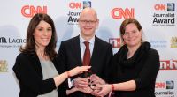 Die Gewinner des CNN Journalist Award 2013 in der Kategorie TV, Anne-Kathrin Thüringer (l-r), Matthias Deiß und Eva Müller.