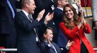 Prinz George jubelt beim Fußball im Wembley-Stadion - seiner sportlichen Leidenschaft wurde auch am 8. Geburtstag des Mini-Royals Rechnung getragen.