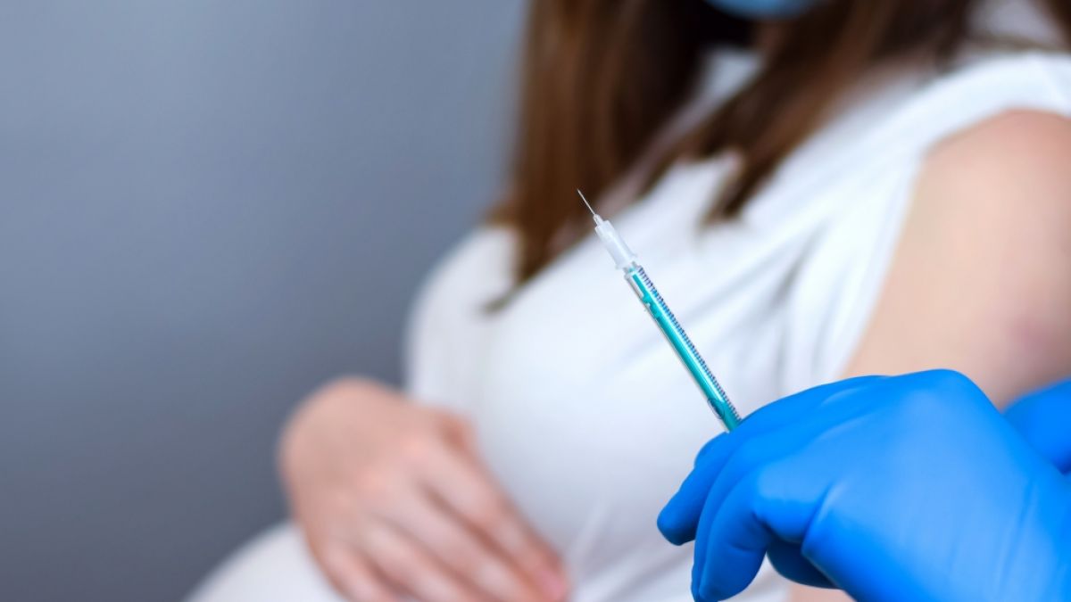 Warnen Hebammen wirkliche schwangere Frauen vor einer Corona-Impfung? (Foto)