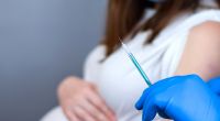 Warnen Hebammen wirkliche schwangere Frauen vor einer Corona-Impfung?