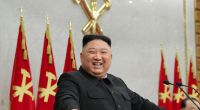 Kim Jong-un trägt ein Pflaster am Hinterkopf und sorgt für wilde Spekulationen.