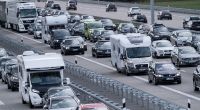 Zum Ende der Sommerferien staut es sich auf deutschen Autobahnen vermehrt, wie die ADAC-Stauprognose warnt.
