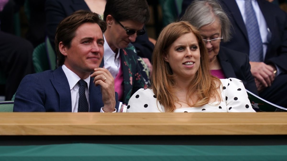 Prinzessin Beatrice von York, hier mit ihrem Ehemann Edoardo Mapelli Mozzi beim Wimbledon-Halbfinale 2021, feiert am 08.08.2021 ihren 33. Geburtstag. (Foto)