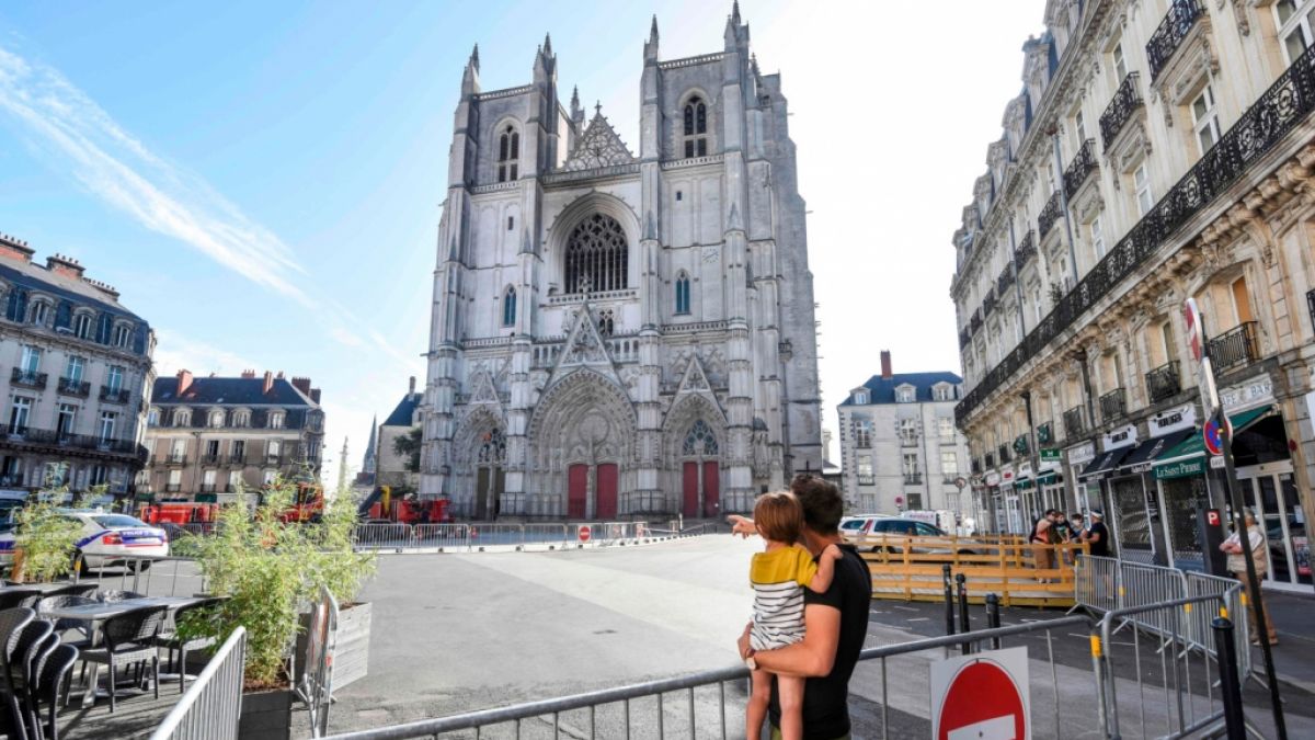 Ein Jahr nach der Brandstiftung in der Kathedrale von Nantes ist ein katholischer Geistlicher ermordet worden - der damalige Brandstifter gestand nun auch den Mord an dem Priester. (Foto)