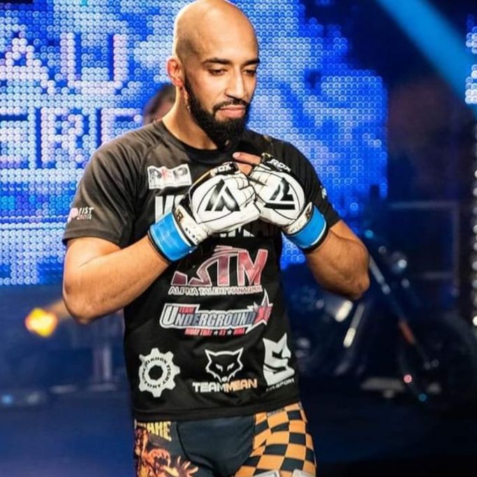 Mit Machete! MMA-Star von Bruder abgeschlachtet