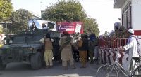 Taliban-Kämpfer halten Wache in der nordafghanischen Stadt Kundus.