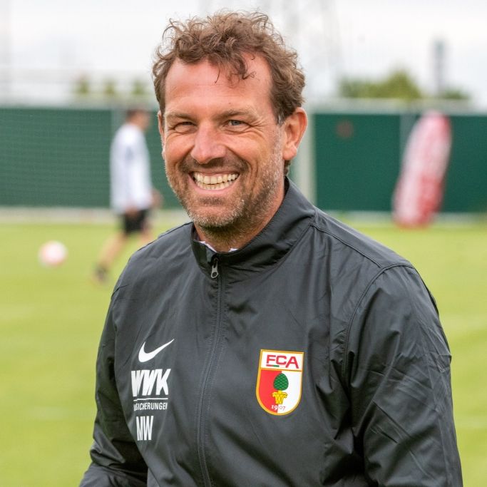 Frau, Kinder, Spieler-Karriere - So lebt der Augsburg-Trainer Frau, Kinder, Spieler-Karriere - So lebt der Augsburg-Trainer (Foto)
