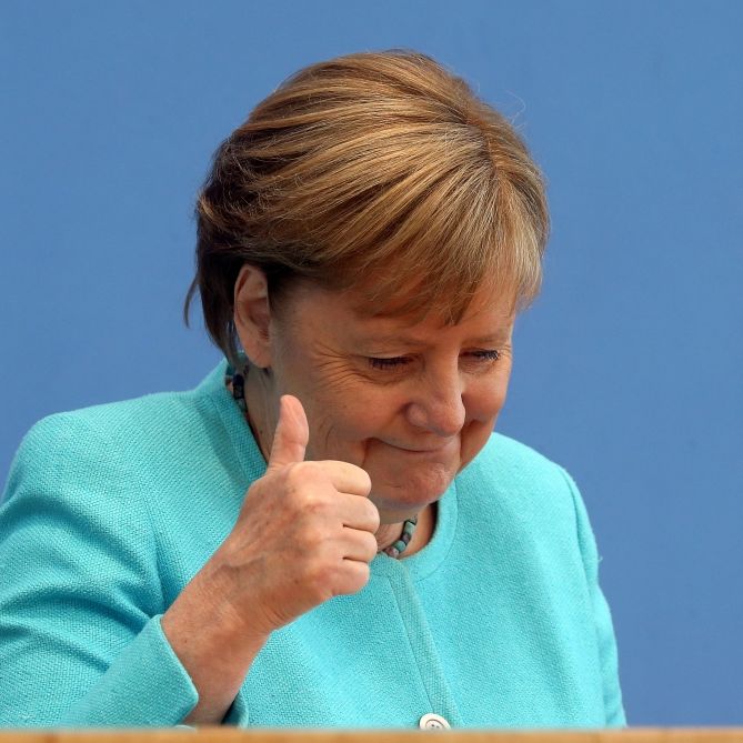 Enthüllt! So viel bekommt Merkel als Ex-Bundeskanzlerin