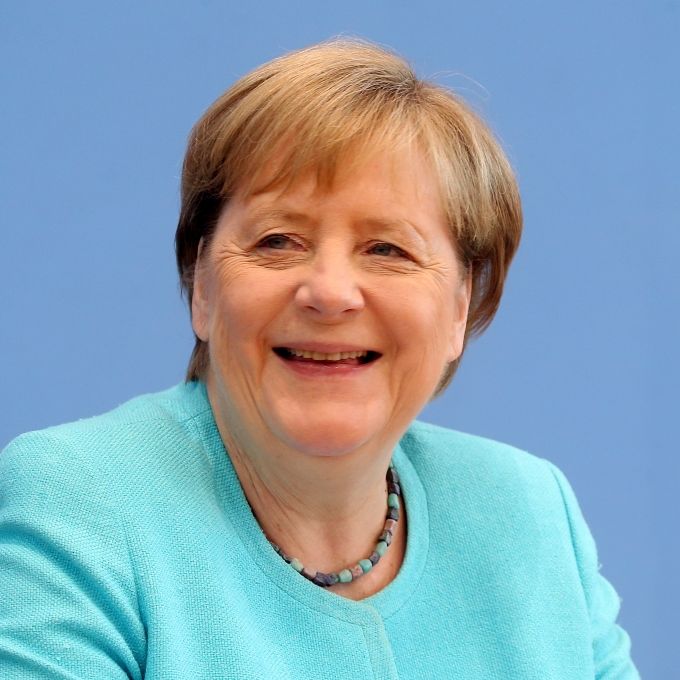 Merkel-Rente aufgedeckt // Beitragshammer bei Krankenkassen // Trauer um Golf-Star