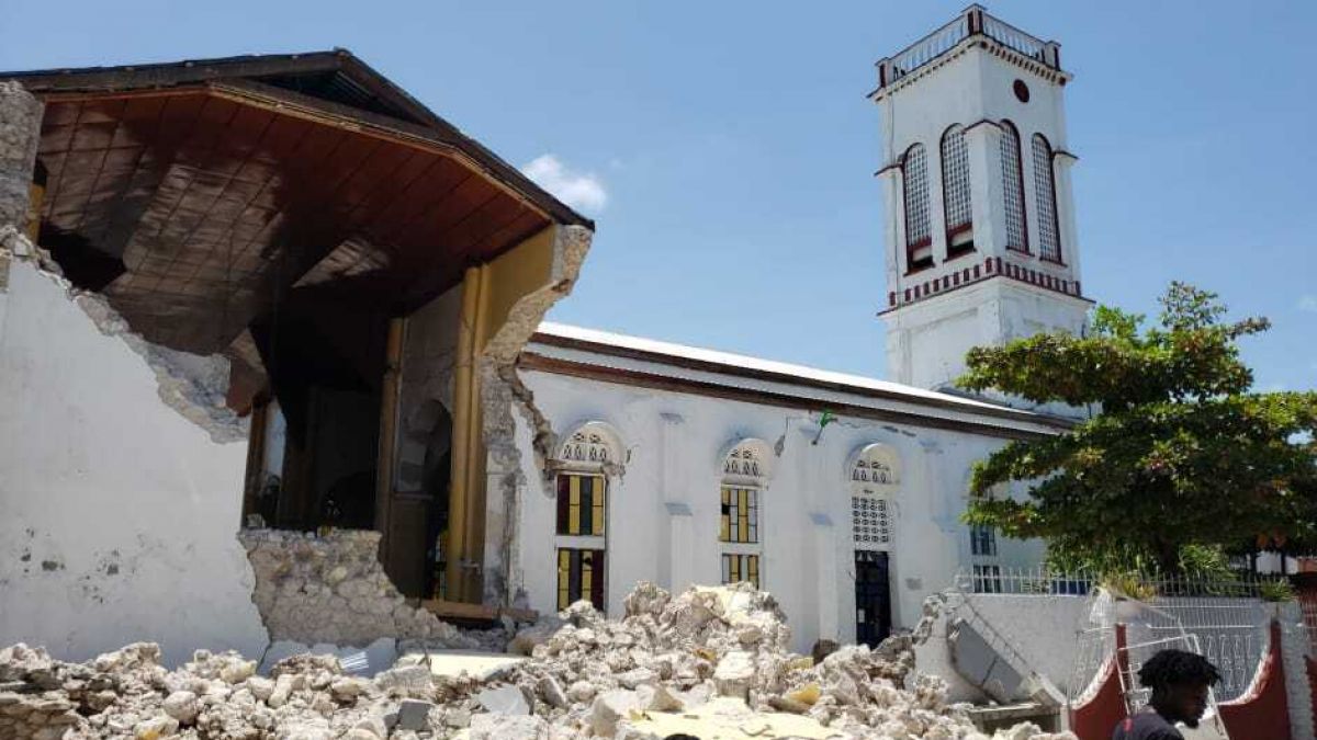 Die Herz-Jesu-Kirche ist nach einem Erdbeben beschädigt. (Foto)