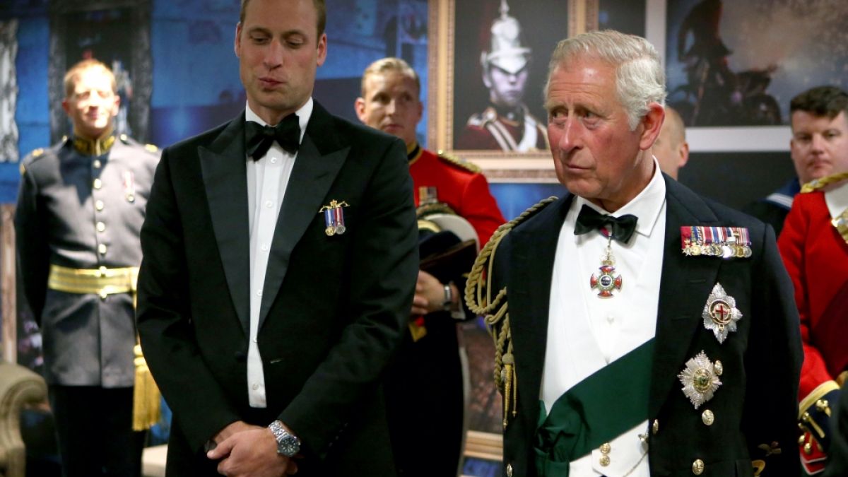 Prinz William war schon drauf und dran, alles hinzuschmeißen - doch sein Vater Prinz Charles sprach ein Machtwort. (Foto)