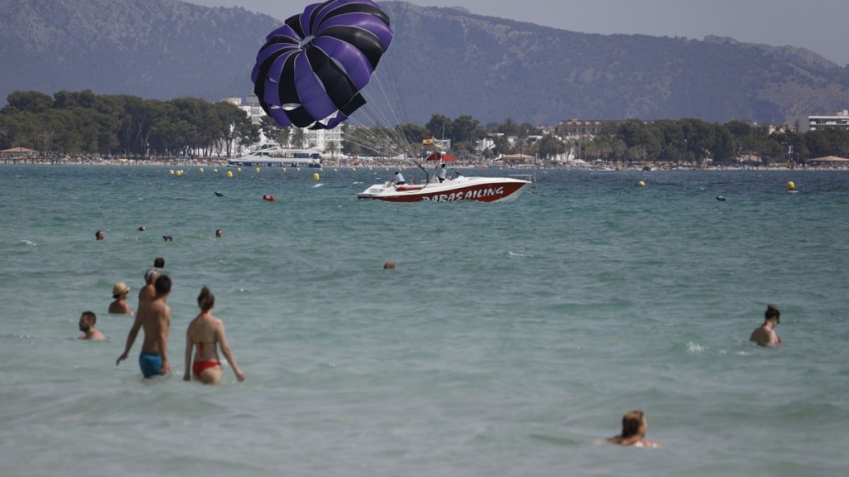 Ein junger Tourist (19) aus Deutschland ist am Strand von Mallorca kollabiert und verstorben (Symbolbild). (Foto)