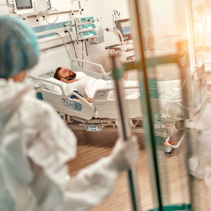 Horror-Lage in Kliniken: Ärzte nennen Covid-Patienten 
