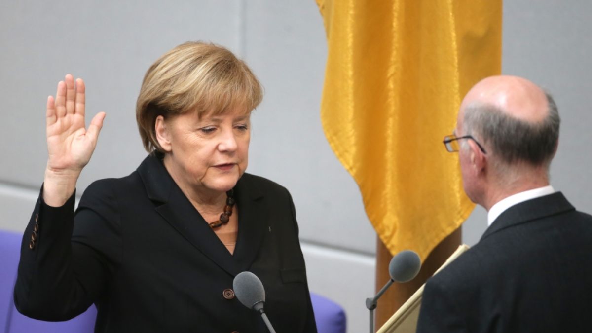2013 trug Angela Merkel die gleiche Kette noch einmal. (Foto)