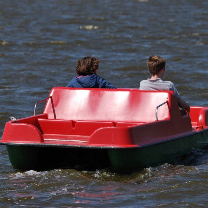 Tretboot sinkt im Fluss - Mädchen (6) stirbt