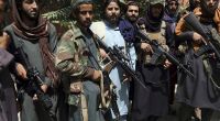 Taliban-Kämpfer sollen eine schwangere Polizistin hingerichtet haben.