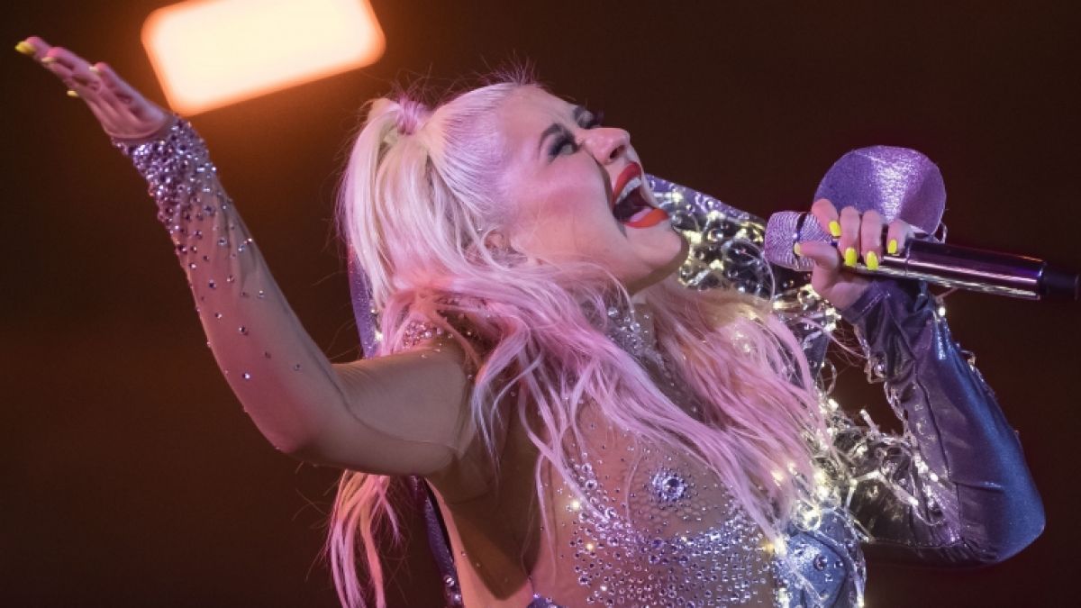 Christina Aguilera lässt im Netz die Hüllen fallen. (Foto)