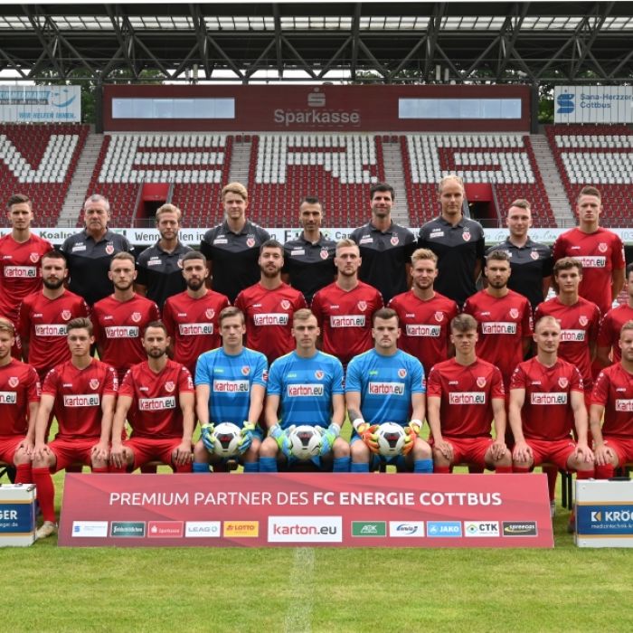 Mannschaftsbild des FC Energie Cottbus im Jahr 2020