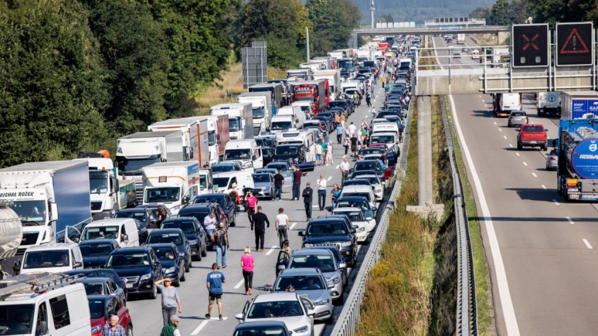 Kein Durchkommen auf der Autobahn: Der ADAC warnt für das Wochenende vom 10. bis 12. September 2021 vor Stau-Gefahr zum Sommerferien-Ende in Bayern und Baden-Württemberg. (Foto)