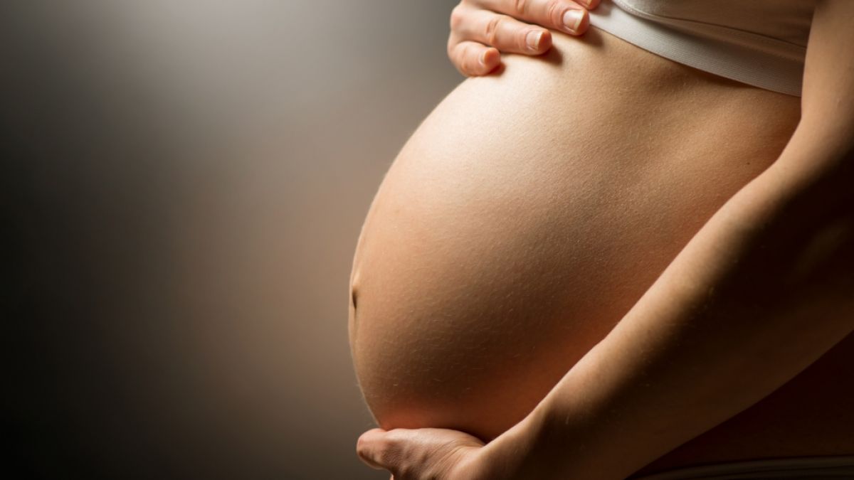 Bein oder Baby? Eine Schwangere in Großbritannien musste sich entscheiden. (Foto)