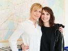 Die Schauspielerinnen Katrin Jaehne (l) und Caroline Erikson ermitteln zusammen in der Serie "SOKO Potsdam". (Foto)