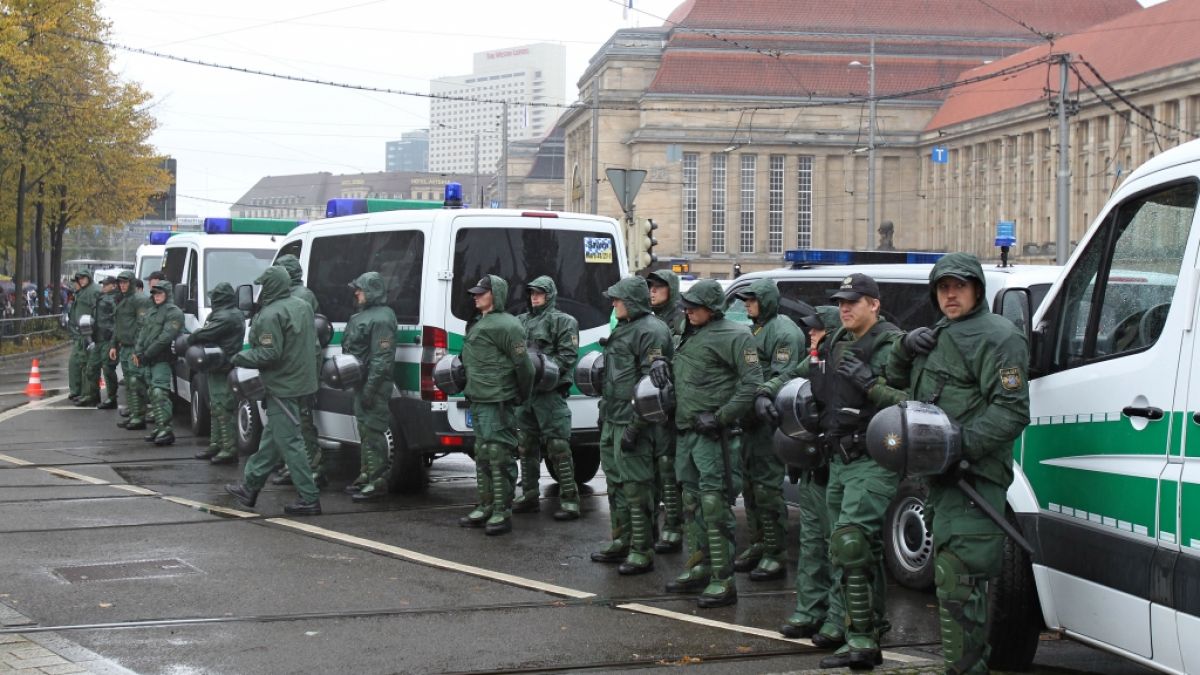 Die Leipziger Polizei rüstet sich mit einem Großaufgebot für die Demo gegen Rechts am Samstag. (Foto)