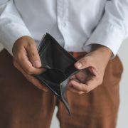 In Österreich wird Impfverweigerern das Arbeitslosengeld gestrichen. Droht das auch bald deutschen Arbeitslosen? In Österreich wird Impfverweigerern das Arbeitslosengeld gestrichen. Droht das auch bald deutschen Arbeitslosen? (Foto)